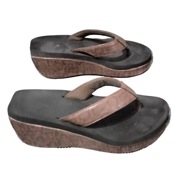 Volatile Womens Slip-On Wedge Thong Sandals Size 7 Brown Leather EVA Insole Comf - Picture 7 of 9